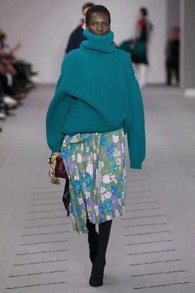 Look 25